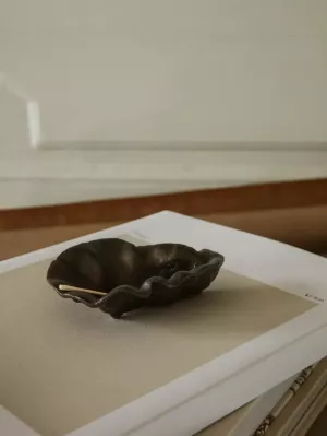 OESTER KOMMETJE IN ZWARTE KOPER BLACK