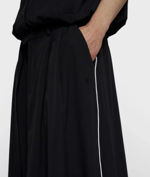 WIDE TRAVEL SKIRT  BLACK